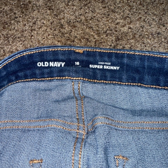 Old Navy Skinny Jeans - Picture 3 of 6
